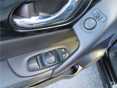 Used 2019 Nissan Rogue Sport SV w/ Technology Package image 12