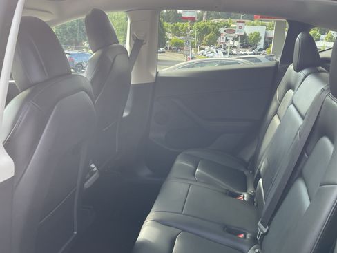 Used 2022 Tesla Model Y Long Range AWD/4WD image 14