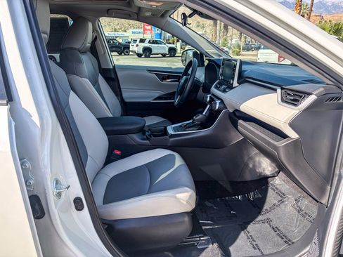 Used 2021 Toyota RAV4 XLE Premium AWD/4WD image 19