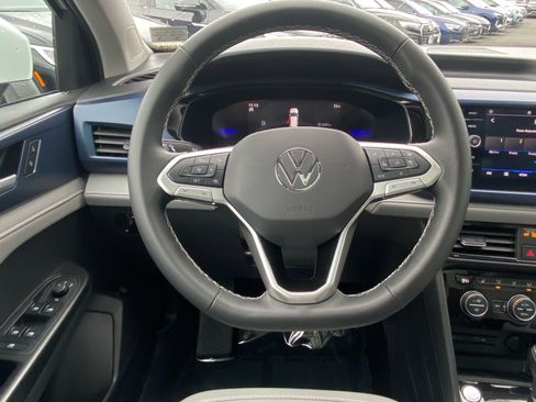 Certified 2024 Volkswagen Taos SE FWD image 6