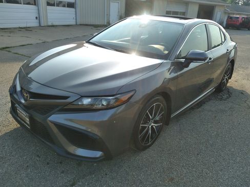 Used 2024 Toyota Camry SE FWD image 10
