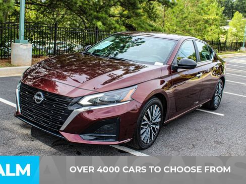 Used 2025 Nissan Altima 2.5 SV FWD image 2