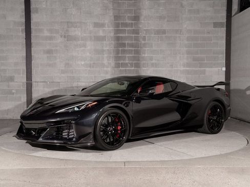 Used 2024 Chevrolet Corvette Z06 w/ Z07 Performance Package RWD image 12