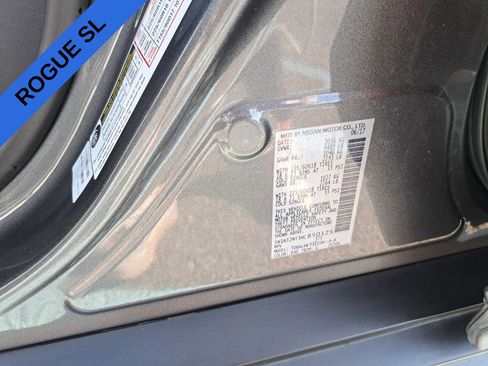 Used 2017 Nissan Rogue SL image 26