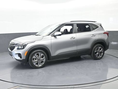Used 2024 Kia Seltos S FWD image 2
