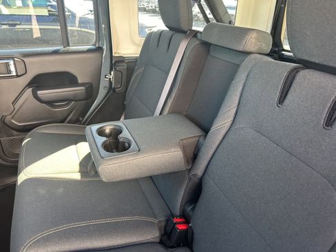 Used 2025 Jeep Wrangler Willys image 29