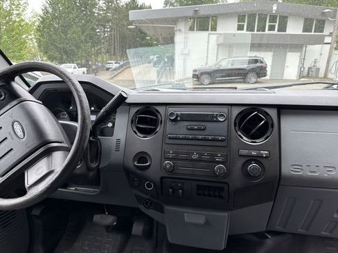 Used 2016 Ford F250 XL w/ Camper Package RWD image 11