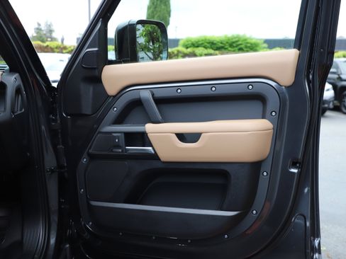 Used 2025 Land Rover Defender 110 X AWD/4WD image 9