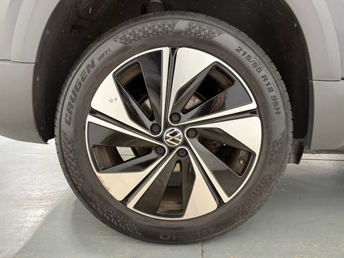 Used 2024 Volkswagen Taos SE AWD/4WD image 10