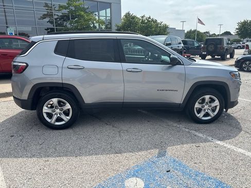 Used 2024 Jeep Compass Latitude AWD/4WD image 31
