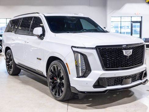 Used 2026 Cadillac Escalade V w/ LPO, ONYX Package AWD/4WD image 10