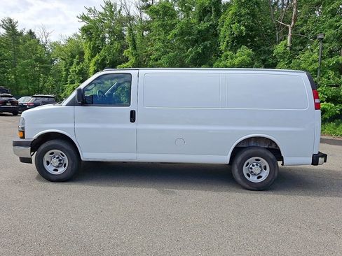 Used 2025 Chevrolet Express 2500 w/ Driver Convenience Package RWD image 4