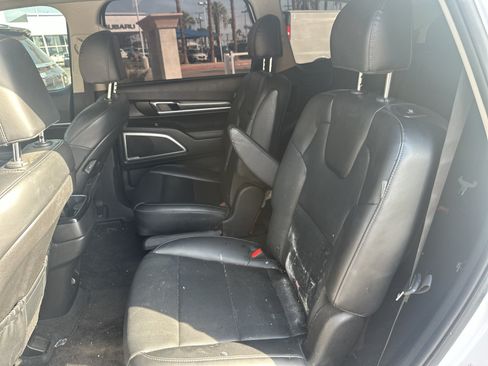 Used 2023 Kia Telluride S FWD image 6