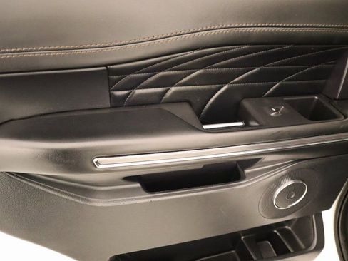 Used 2021 Ford Expedition Platinum image 19