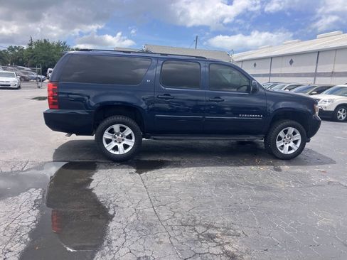 Used 2007 Chevrolet Suburban LT w/ LT Preferred Equipment Group RWD image 13