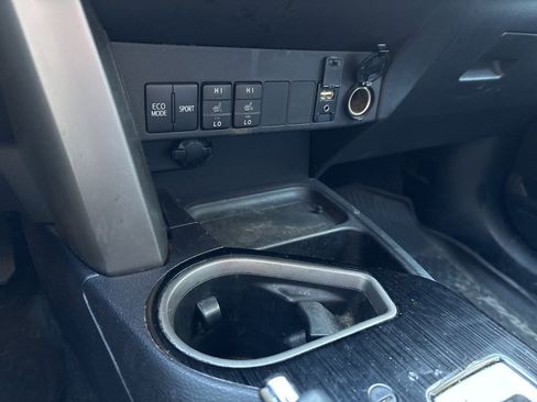 Used 2018 Toyota RAV4 Limited image 16