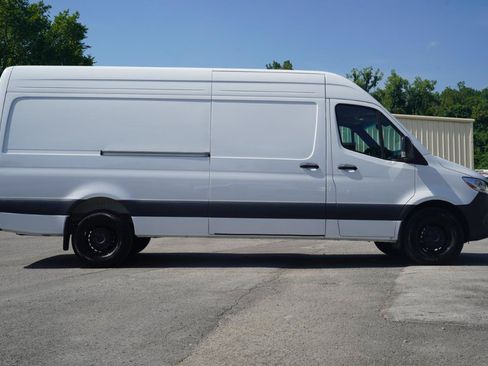 Used 2025 Mercedes-Benz Sprinter 2500 image 4