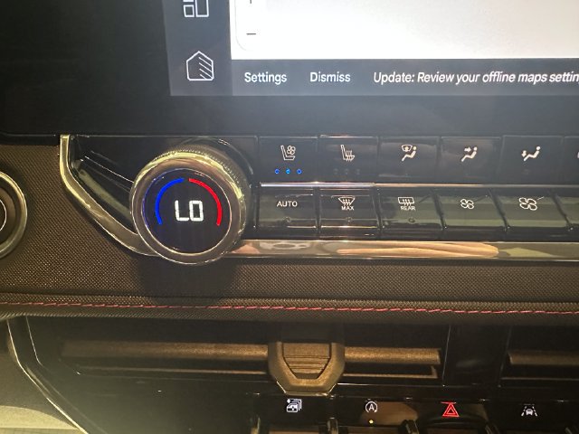 Used 2026 Chevrolet Colorado Z71 AWD/4WD image 14
