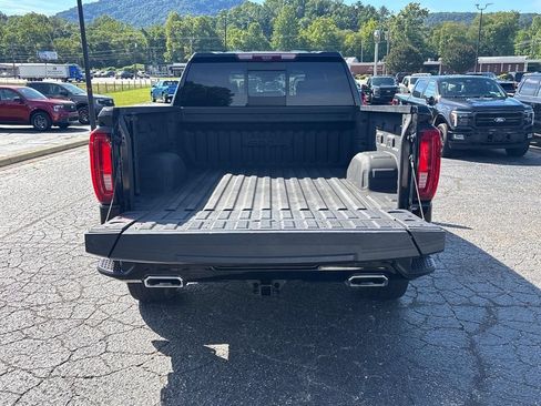 Used 2022 GMC Sierra 1500 AT4 w/ AT4 Premium Package AWD/4WD image 7