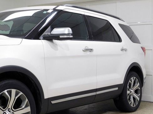 Used 2019 Ford Explorer Platinum image 18