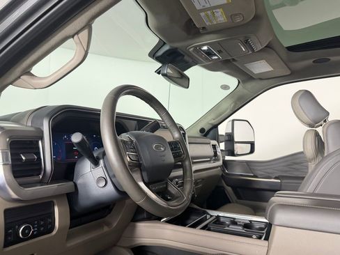 Used 2025 Ford F350 Platinum w/ Platinum Plus Package image 21
