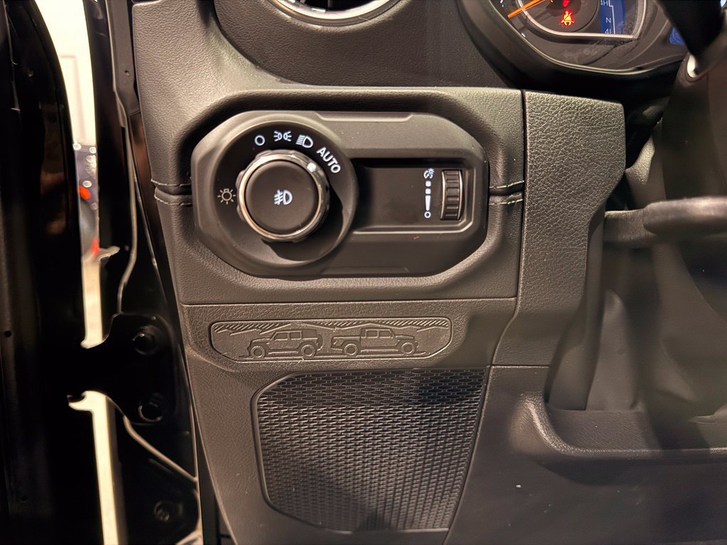 Used 2024 Jeep Wrangler Unlimited Sahara w/ Technology Group AWD/4WD image 15