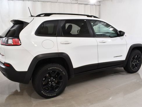 Used 2022 Jeep Cherokee Trailhawk w/ Comfort/Convenience Group AWD/4WD image 11