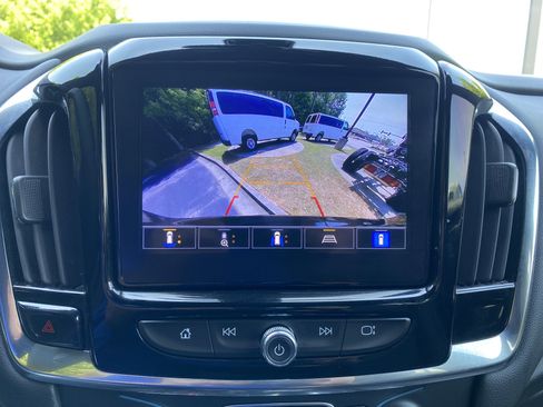 Used 2023 Chevrolet Traverse RS FWD image 27