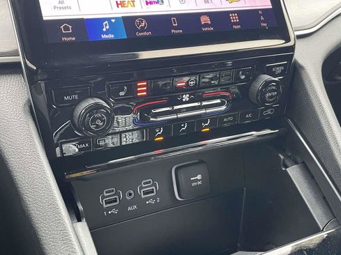 New 2025 Jeep Grand Cherokee L Limited AWD/4WD image 42