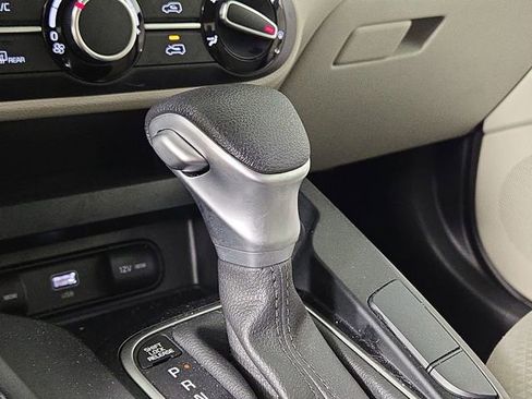 Certified 2025 Kia Soul LX image 22