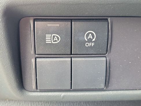 Used 2023 Toyota Highlander LE image 21