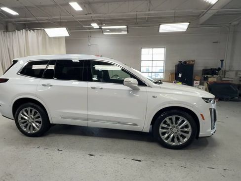 Used 2024 Cadillac XT6 Premium Luxury w/ Technology Package AWD/4WD image 2