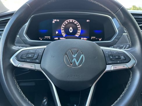 Used 2022 Volkswagen Tiguan SE w/ Panoramic Sunroof Package image 25