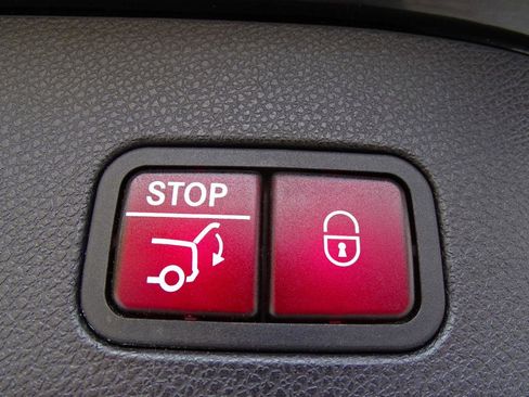 Used 2014 Mercedes-Benz GL 63 AMG 4MATIC image 16