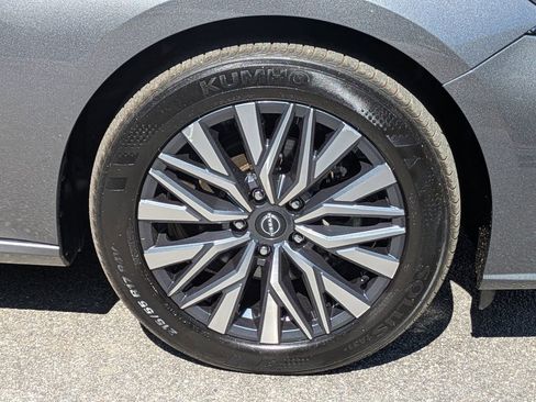 Used 2025 Nissan Altima 2.5 SV FWD image 29