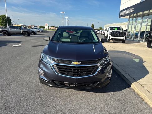 Used 2018 Chevrolet Equinox LS FWD image 2