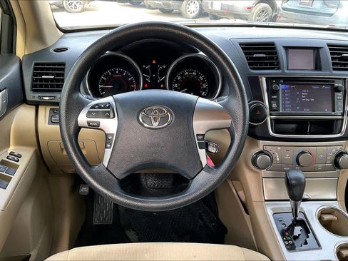 Used 2013 Toyota Highlander Plus image 6