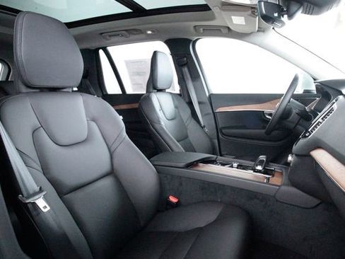 Certified 2025 Volvo XC90 B6 Plus w/ Protection Package Premier image 22