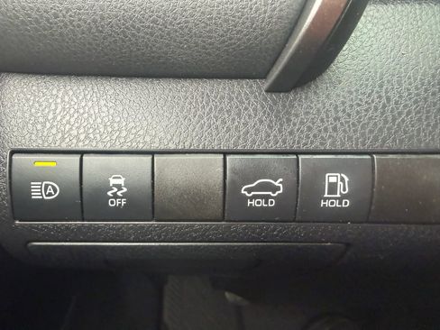 Used 2020 Toyota Camry SE FWD image 17