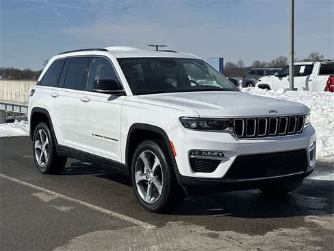 Used 2023 Jeep Grand Cherokee Limited image 22