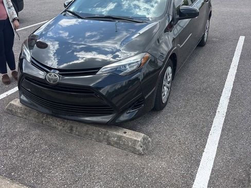 Used 2018 Toyota Corolla LE FWD image 1