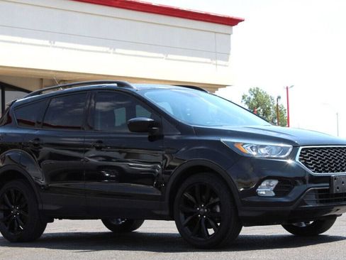Used 2018 Ford Escape SE w/ SE Sport Appearance Package image 3
