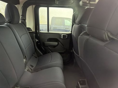 Used 2023 Jeep Gladiator Sport AWD/4WD image 5