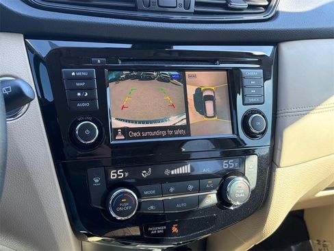 Used 2019 Nissan Rogue SL w/ Premium Package image 18