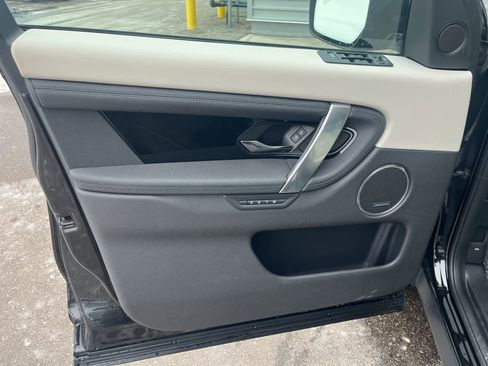 Used 2022 Land Rover Discovery Sport S image 21
