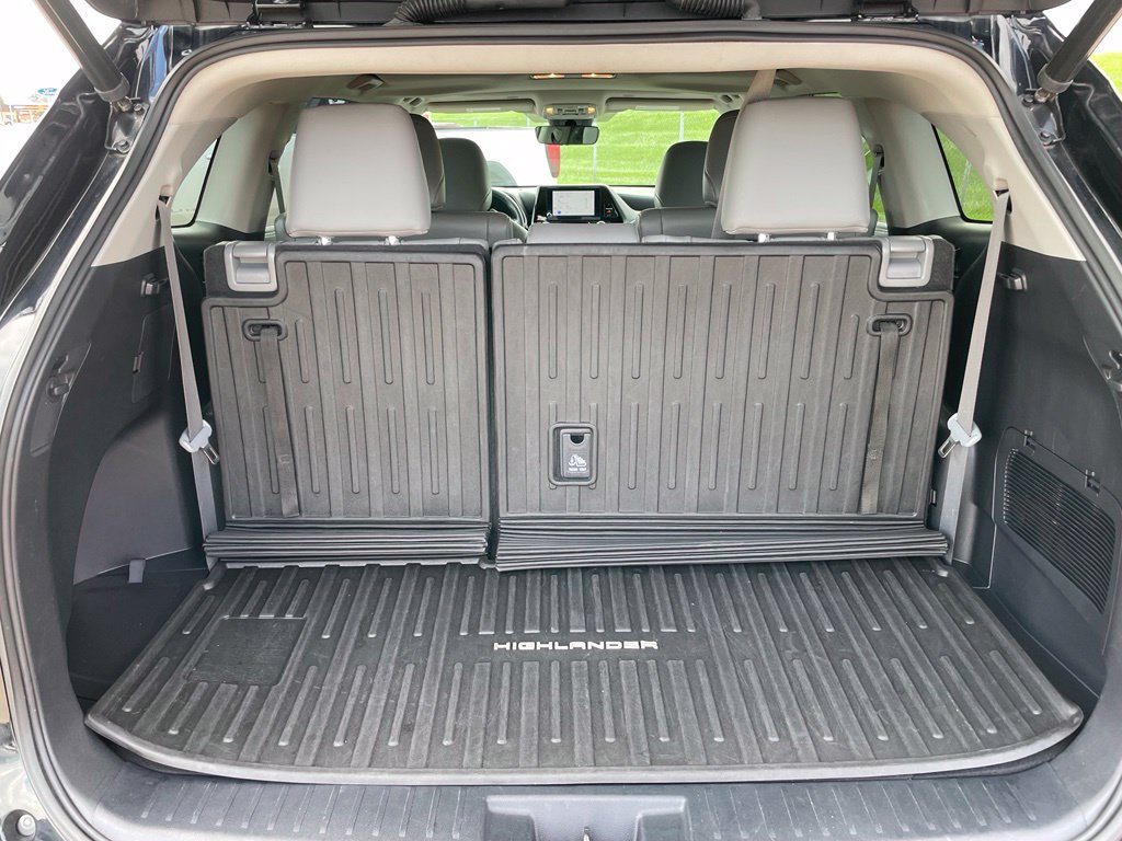 Used 2023 Toyota Highlander XLE AWD/4WD image 28