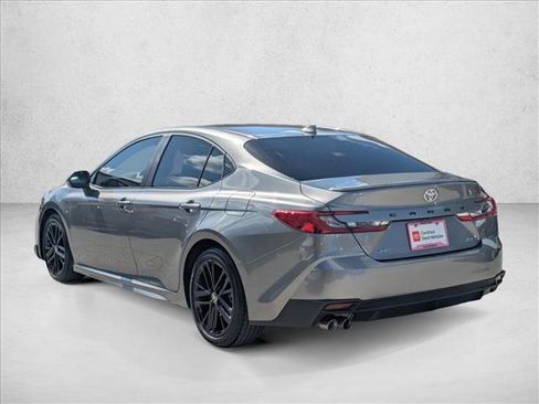 Used 2025 Toyota Camry SE FWD image 8