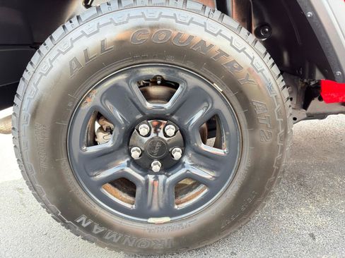 Used 2018 Jeep Wrangler Unlimited Sport image 10