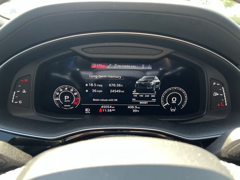 Used 2023 Audi RS Q8 AWD/4WD image 21