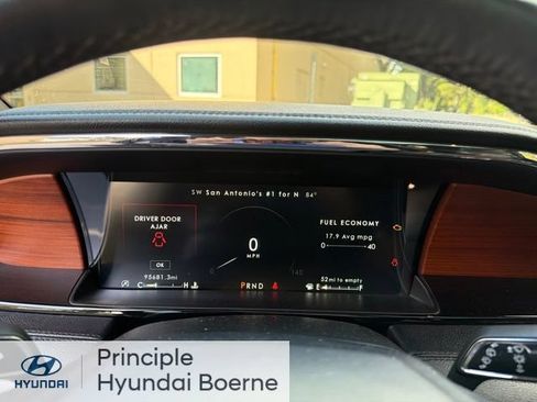 Used 2019 Lincoln Navigator Select RWD image 9